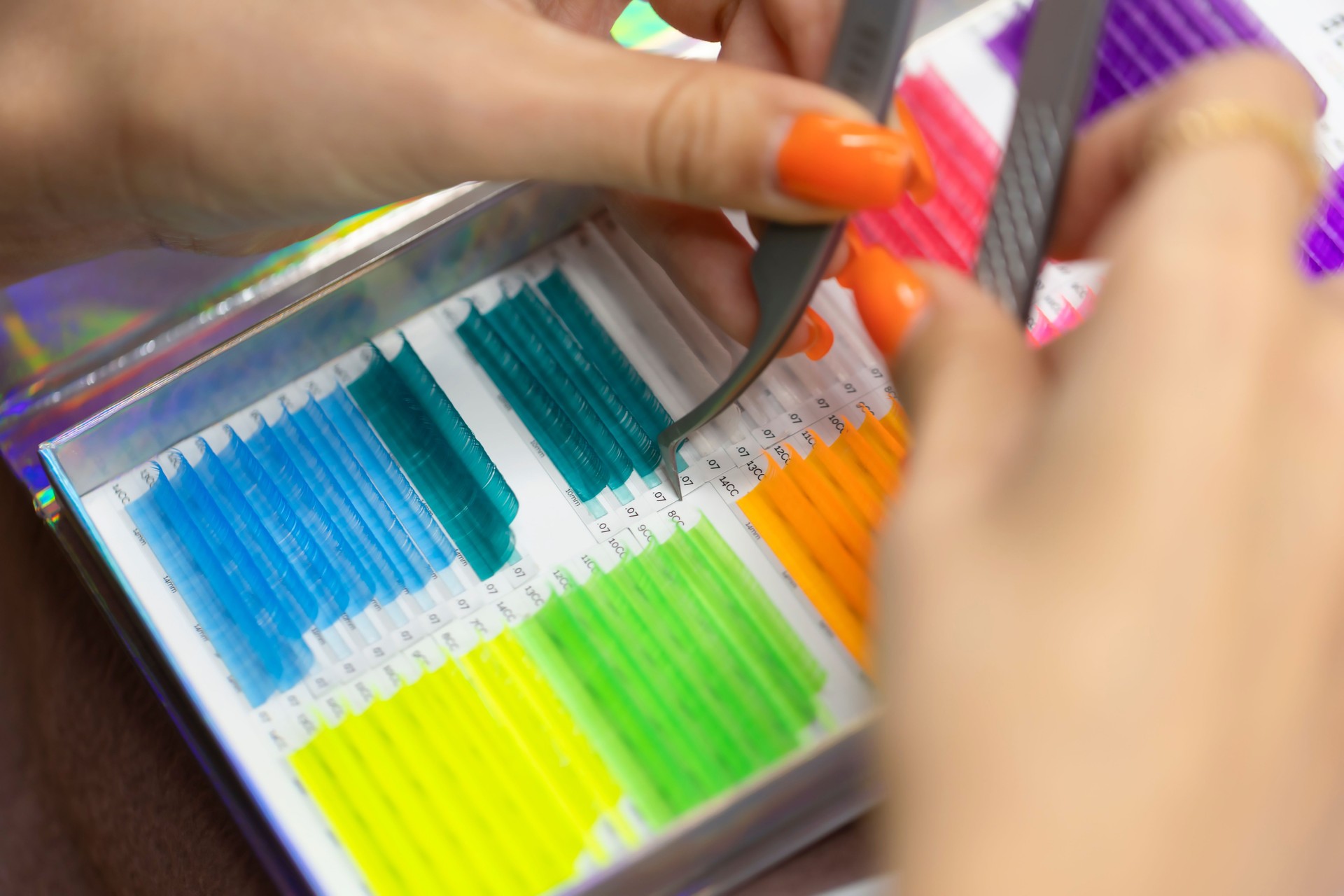 Color matching of eyelashes
